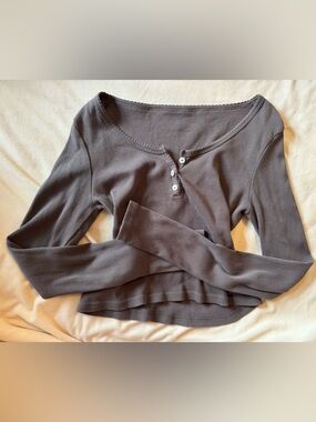 Ribbed Button-Front Cropped Cardigan in Charcoal